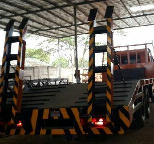 Jasa Penyedia  Karoseri truk self loader  di Majalengka 