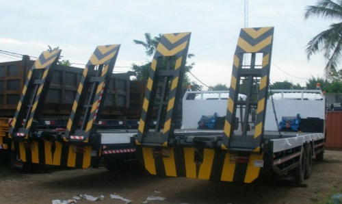 Jasa Penyedia  Karoseri truk self loader  di Bondowoso 
