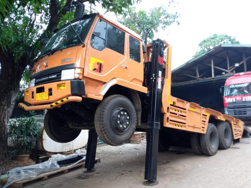 Jasa Penyedia  Karoseri truk self loader  di Denpasar 