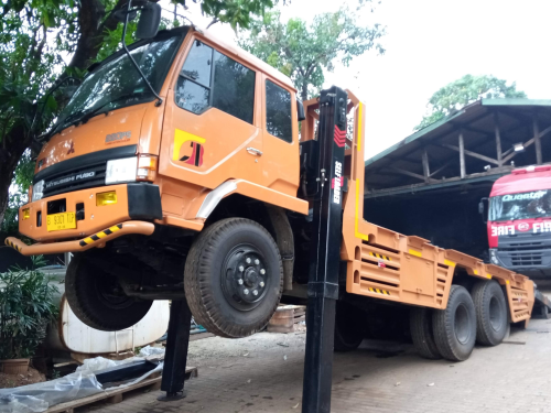 Jasa Penyedia  Karoseri truk self loader  di Bandung Barat 