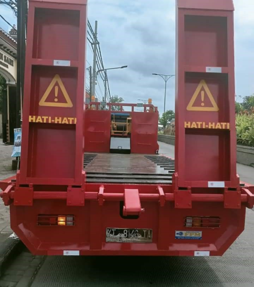 Jasa Penyedia  Karoseri truk self loader  di Tangerang Selatan 