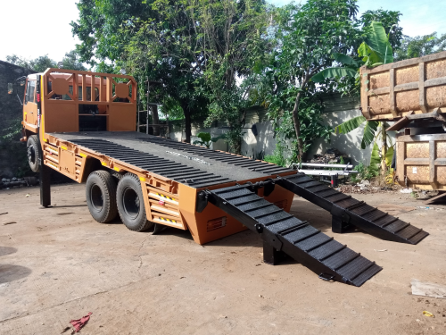 Jasa Penyedia  Karoseri truk self loader  di Magelang 