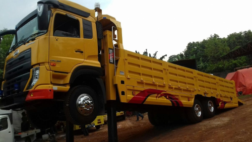 Harga  Karoseri truk self loader  di Sampang 
